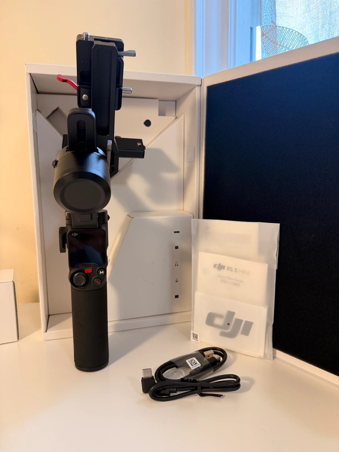 DJI RS 3 Mini Gimbal Stabilizer - photo 2