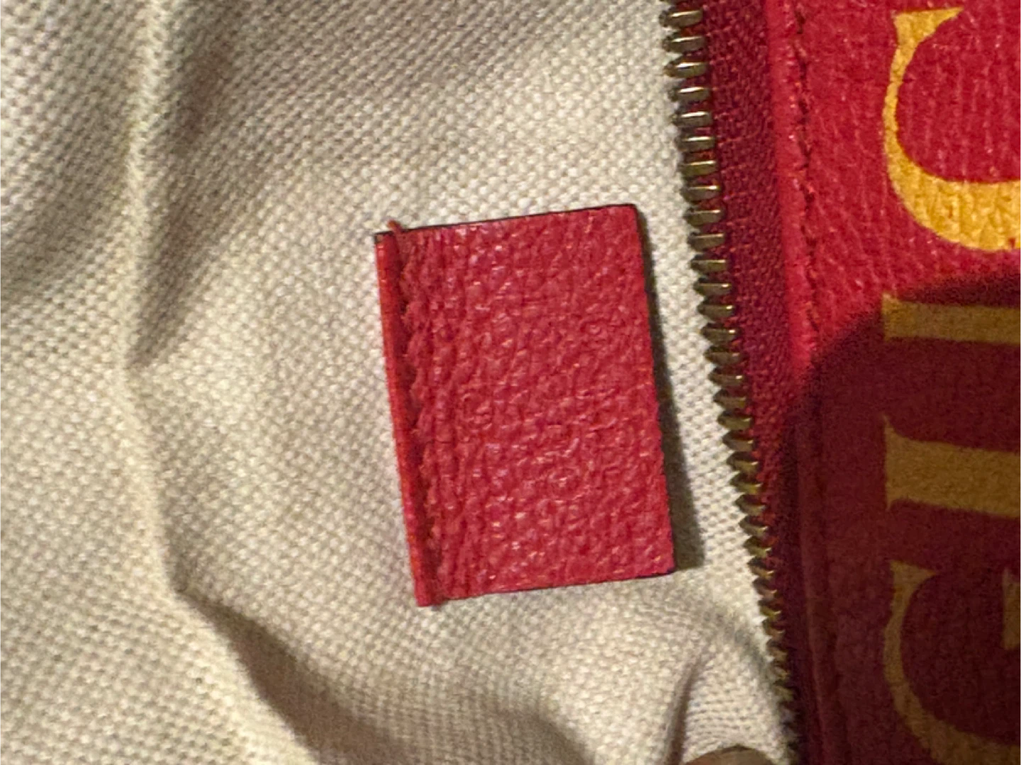 Gucci Red Leather Belt Bag - photo 2