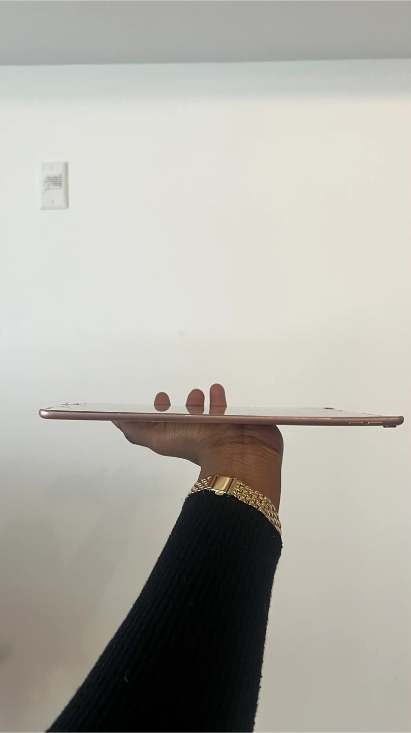 Rose Gold Apple iPad Pro 10.5 - photo 2