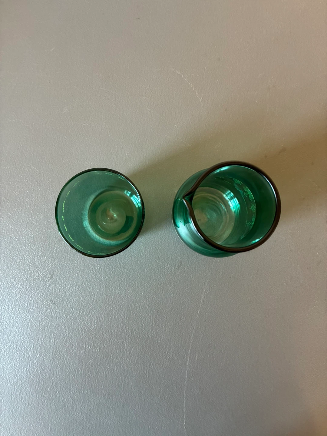 Victorian Style Green Glass Bedside 2pc Water Carafe And  Glass - photo 3