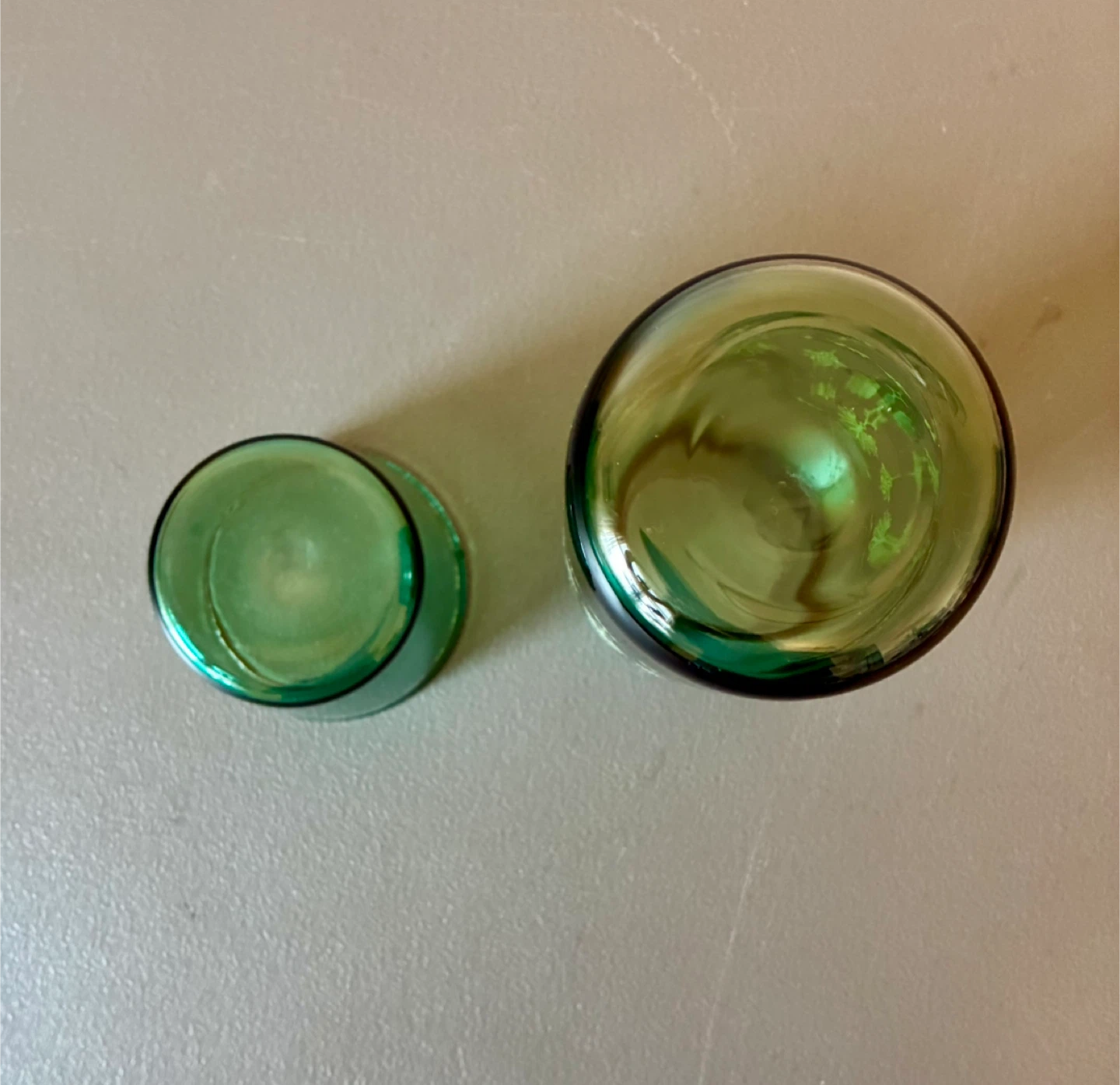 Victorian Style Green Glass Bedside 2pc Water Carafe And  Glass - photo 4