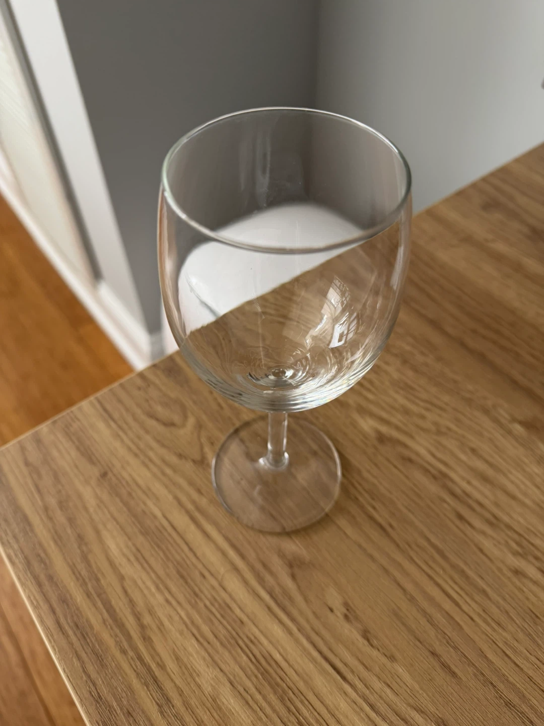 Set of 8 Clear Wine Glasses - photo 2
