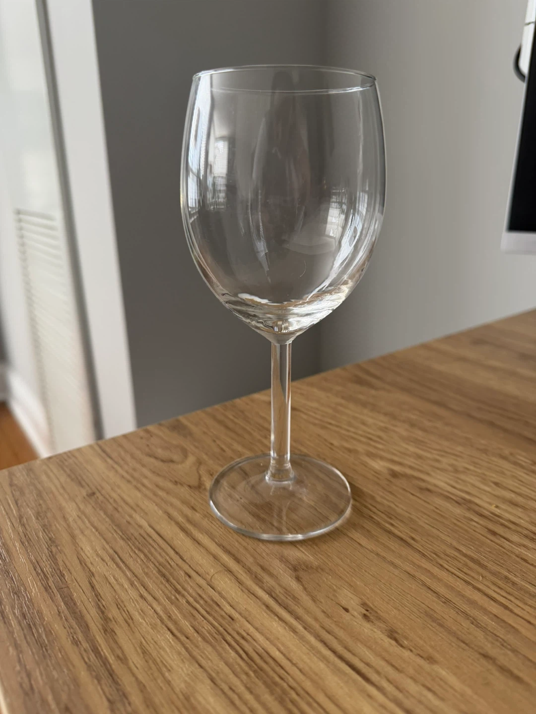 Set of 8 Clear Wine Glasses