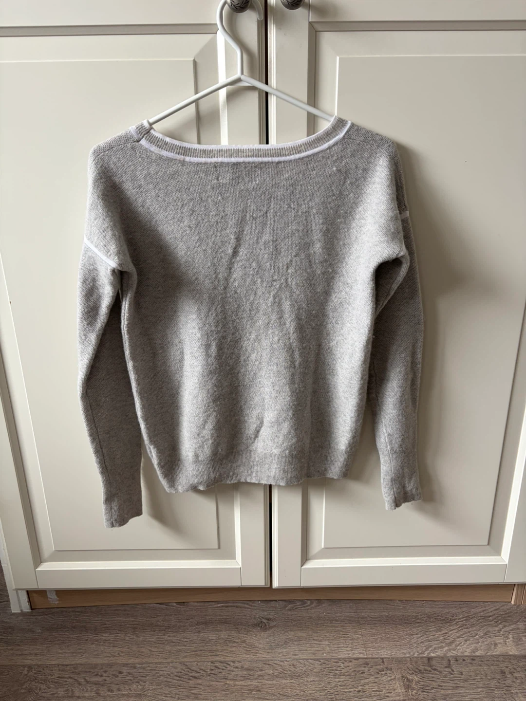 Banana Republic Grey Sweater - photo 3