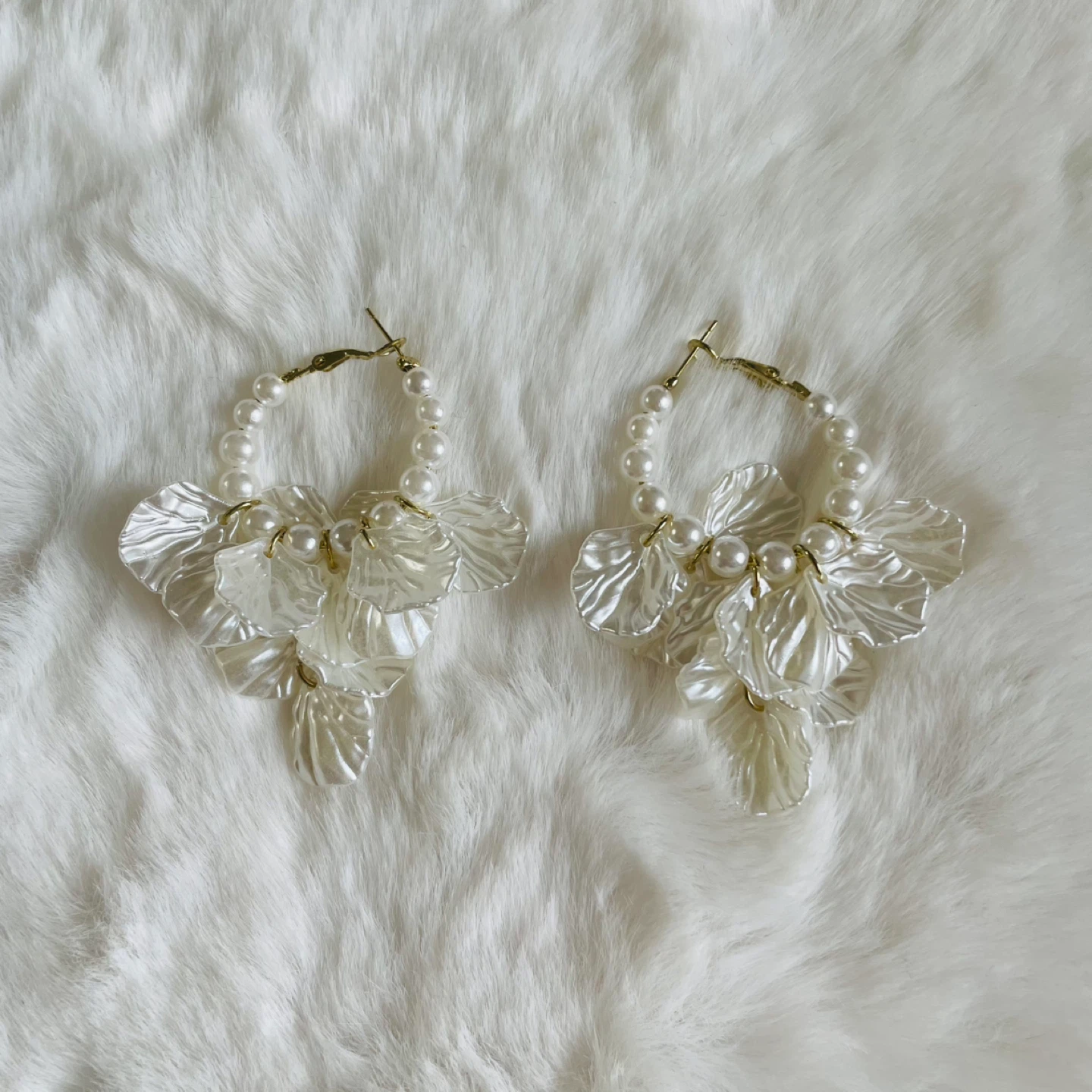 White Petal Pearl Hoop Earrings - photo 2