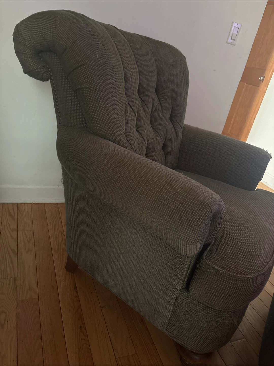 Green Flexsteel lounge chair with ottoman used. - photo 2