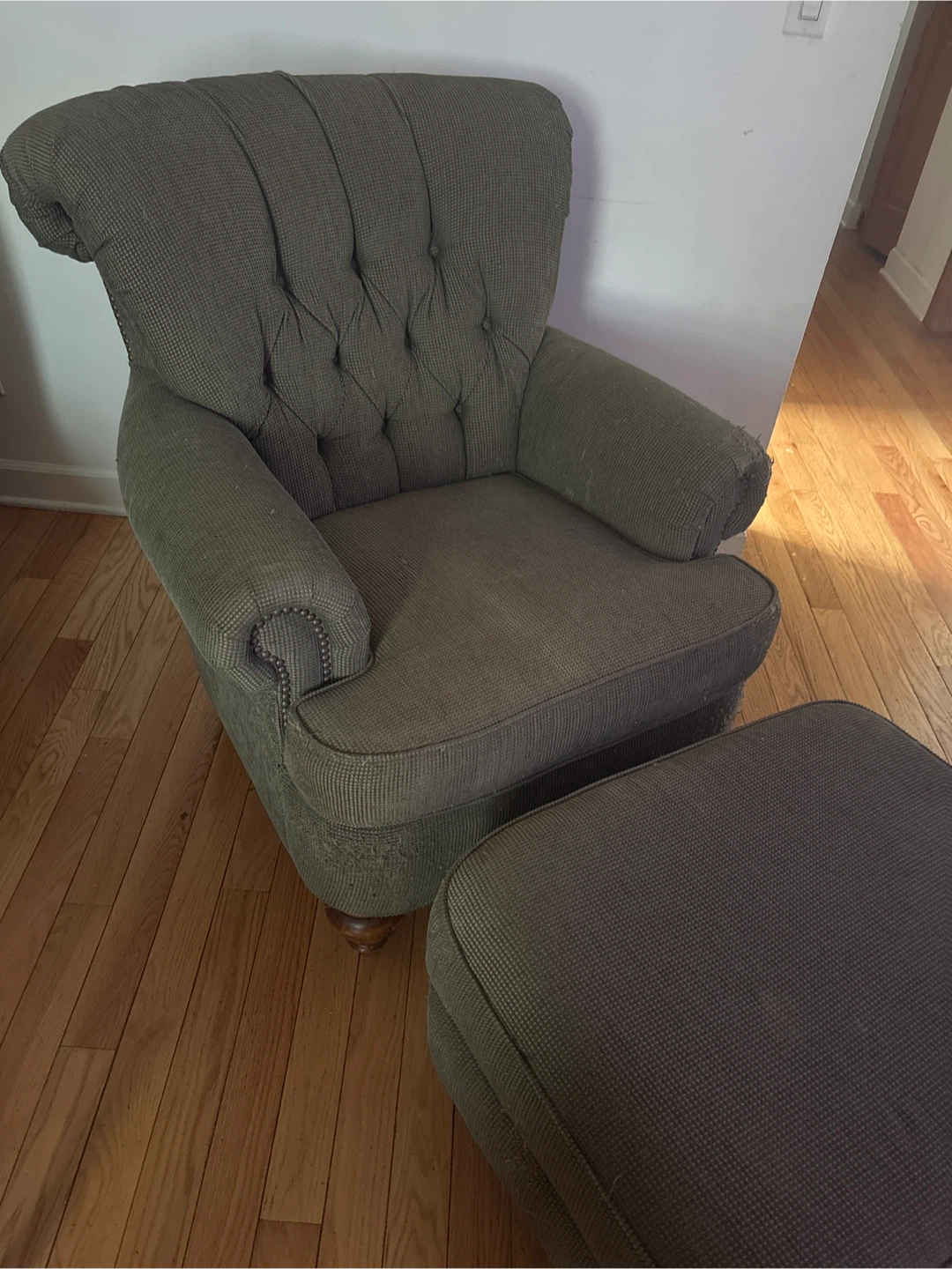 Green Flexsteel lounge chair with ottoman used.