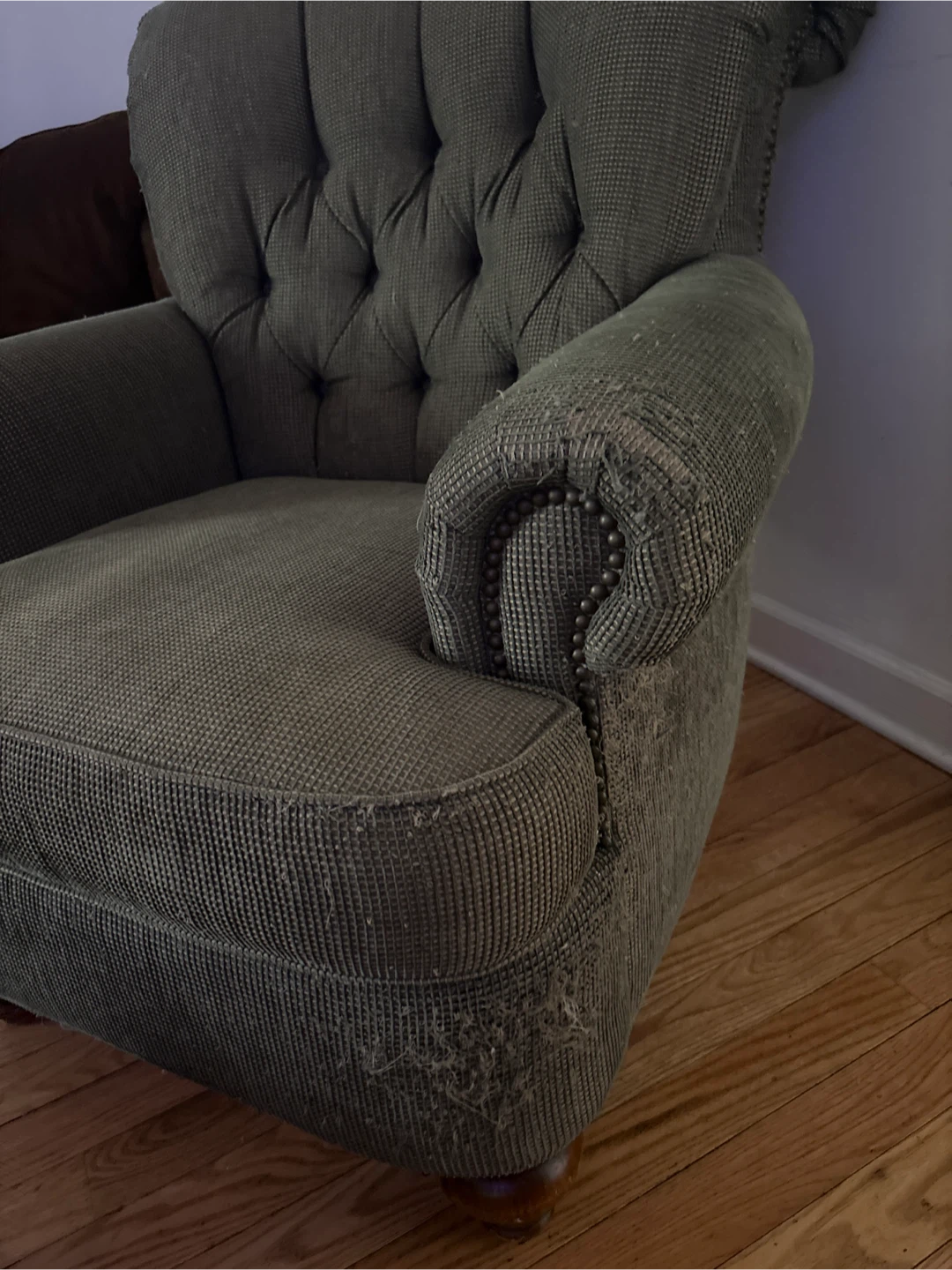 Green Flexsteel lounge chair with ottoman used. - photo 4