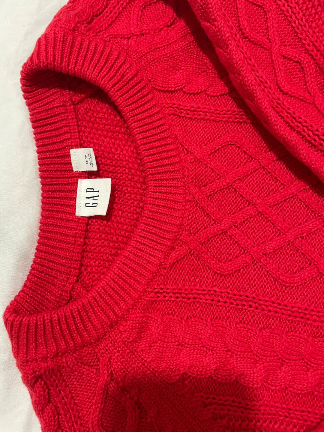GAP Red Cable Knit Sweater - photo 3