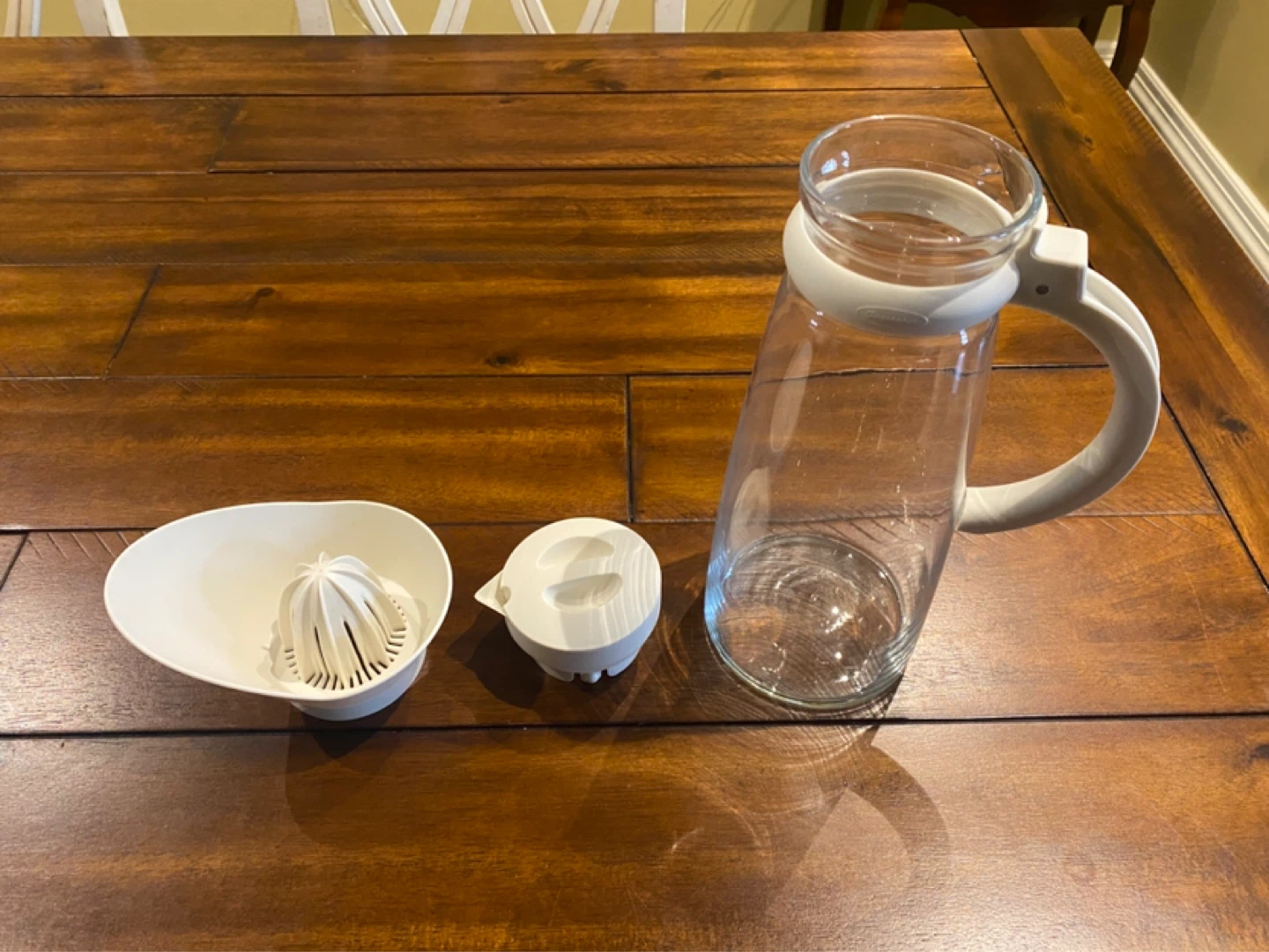 New Clear Glass Pitcher with Citrus Juicer Attachment
