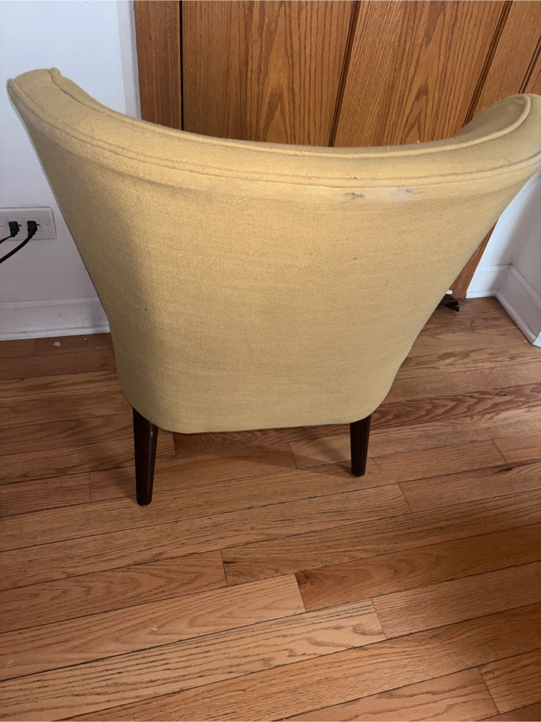 Yellow accent chair garage pick up - photo 3