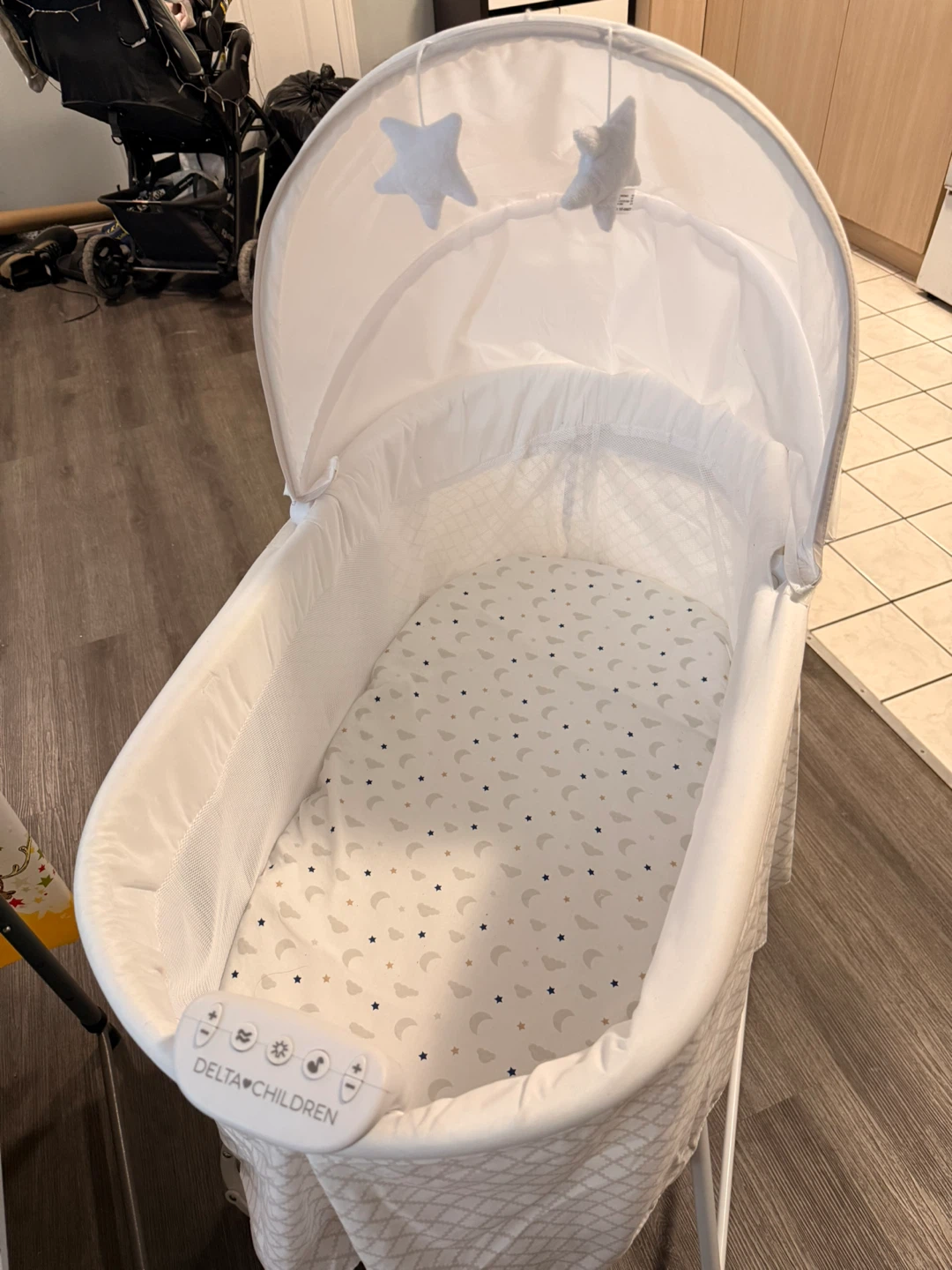 Delta Children Bassinet - photo 3