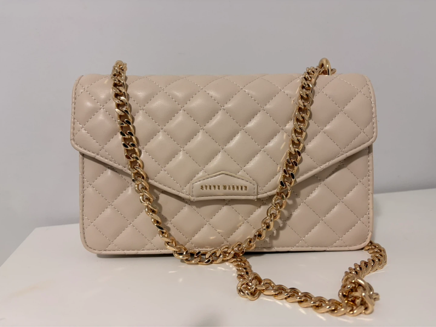 Steve Madden Quilted Cream Crossbody Bag with Gold Chain