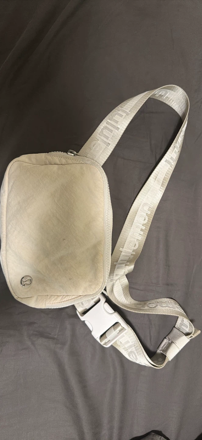 Lululemon Everywhere Belt Bag - Cream