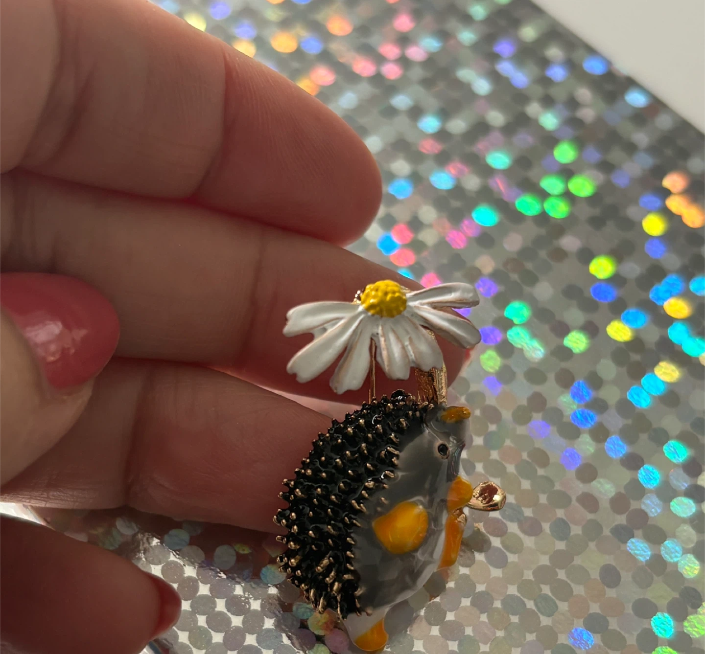 Cute Enamel Hedgehog with Daisy Pin Brooch! - photo 4