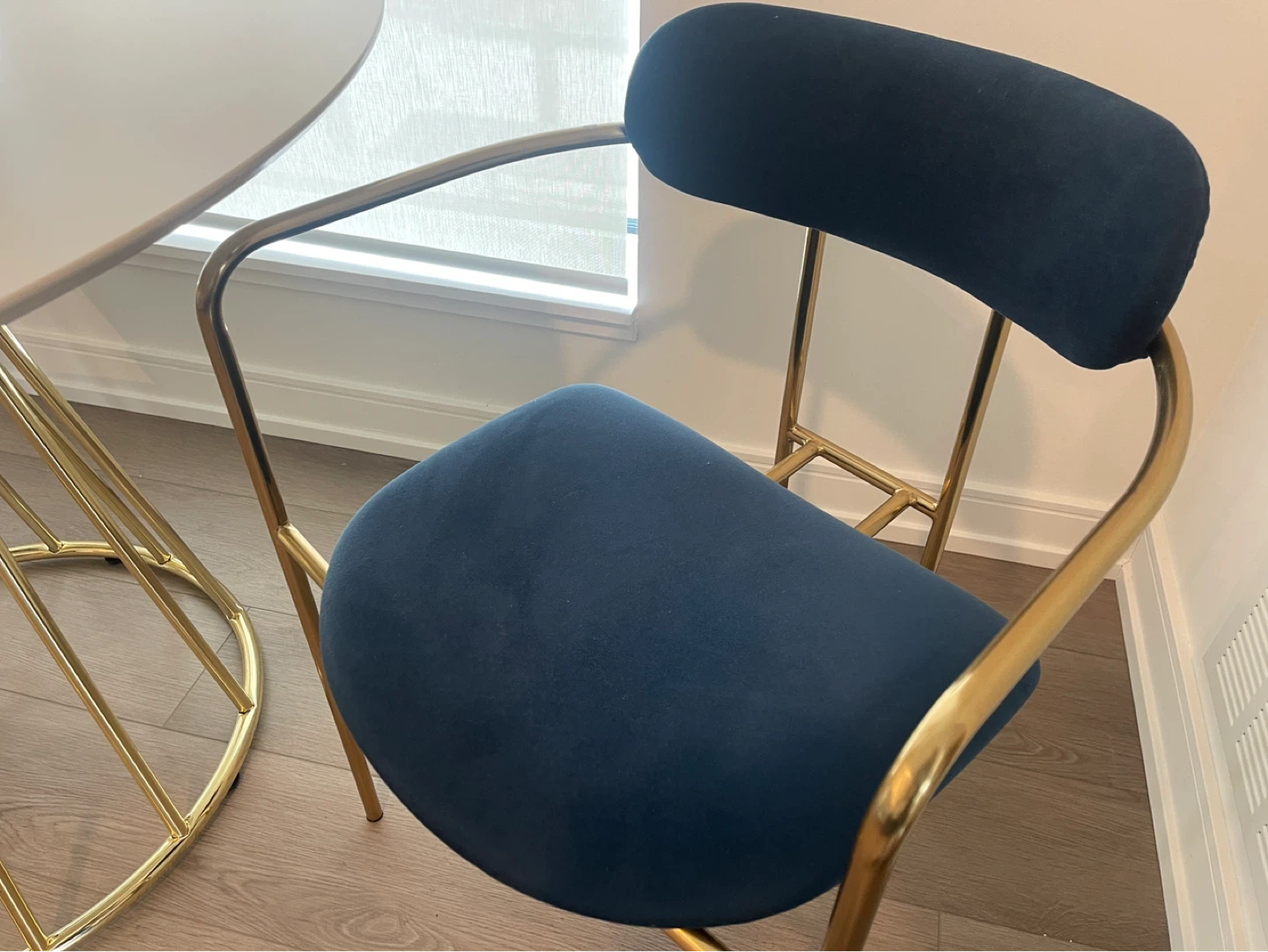 Round Dining Table with 2 Blue Velvet Chairs - photo 4