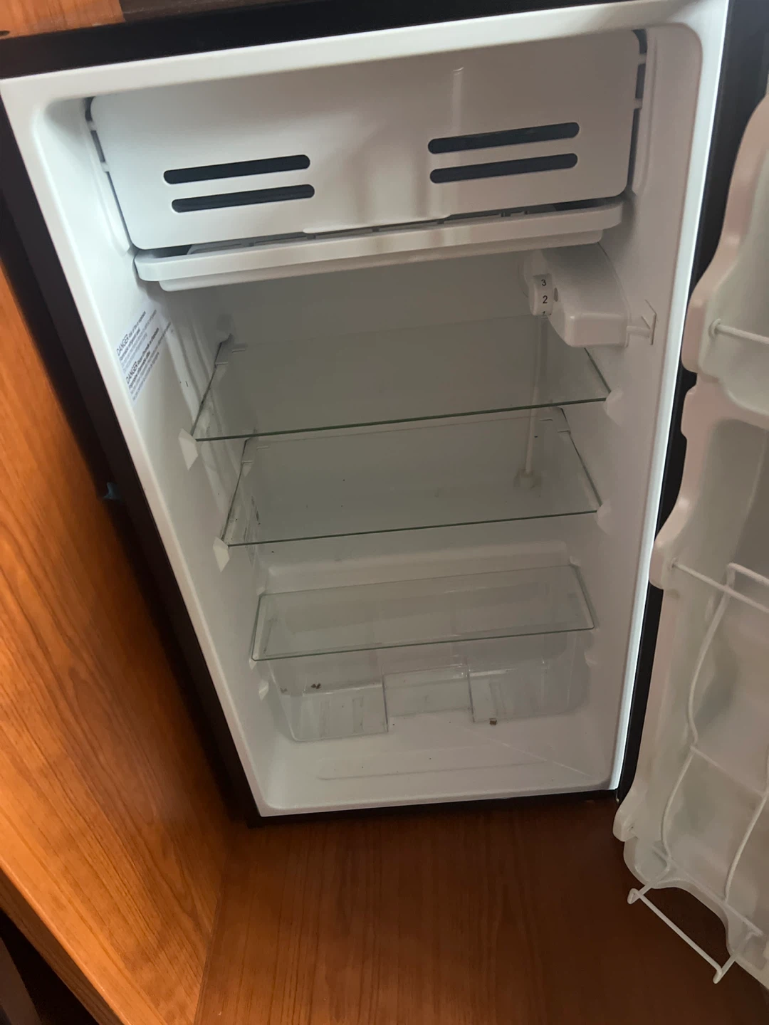 Midea Mini Fridge - photo 3