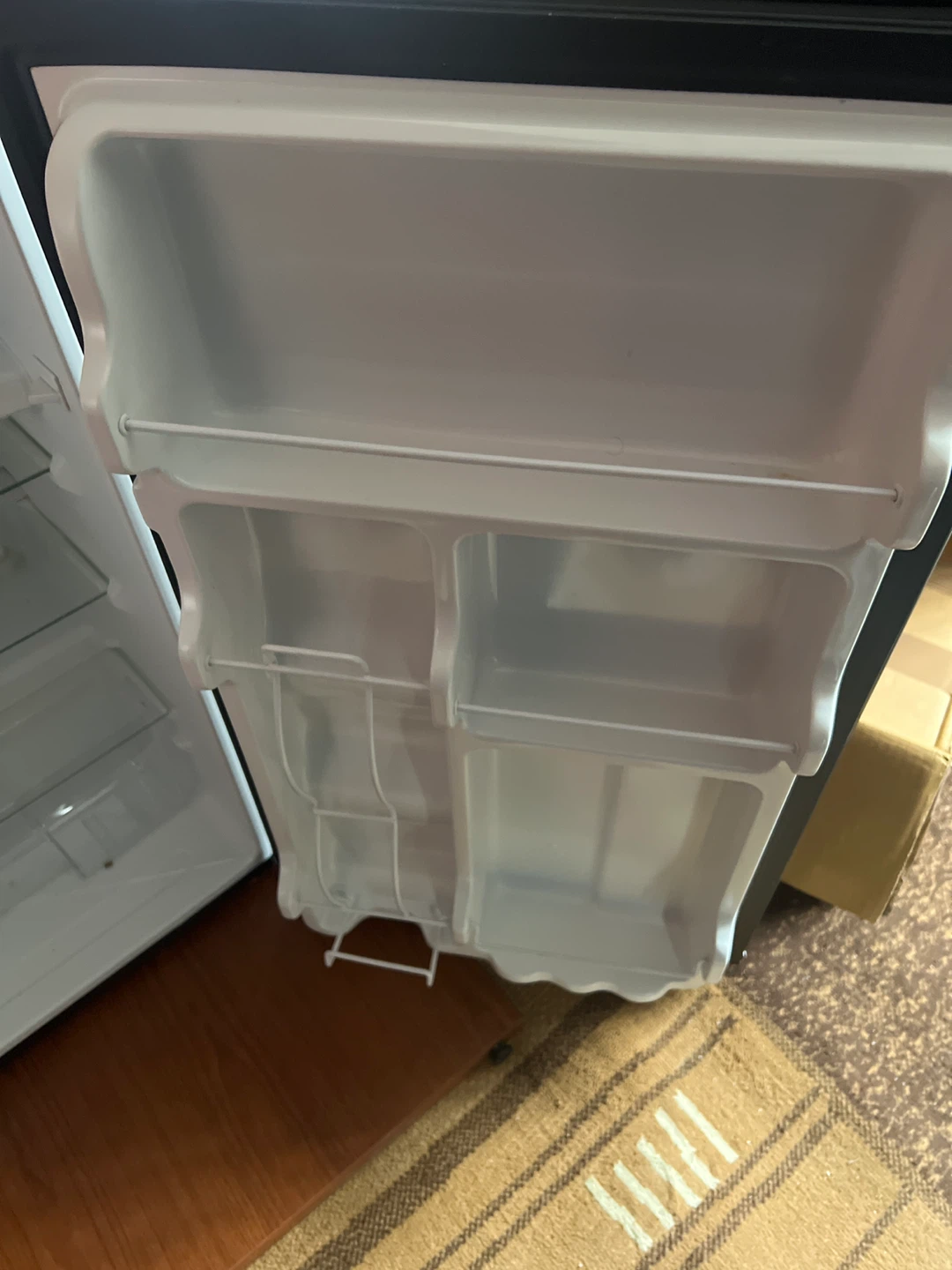 Midea Mini Fridge - photo 4