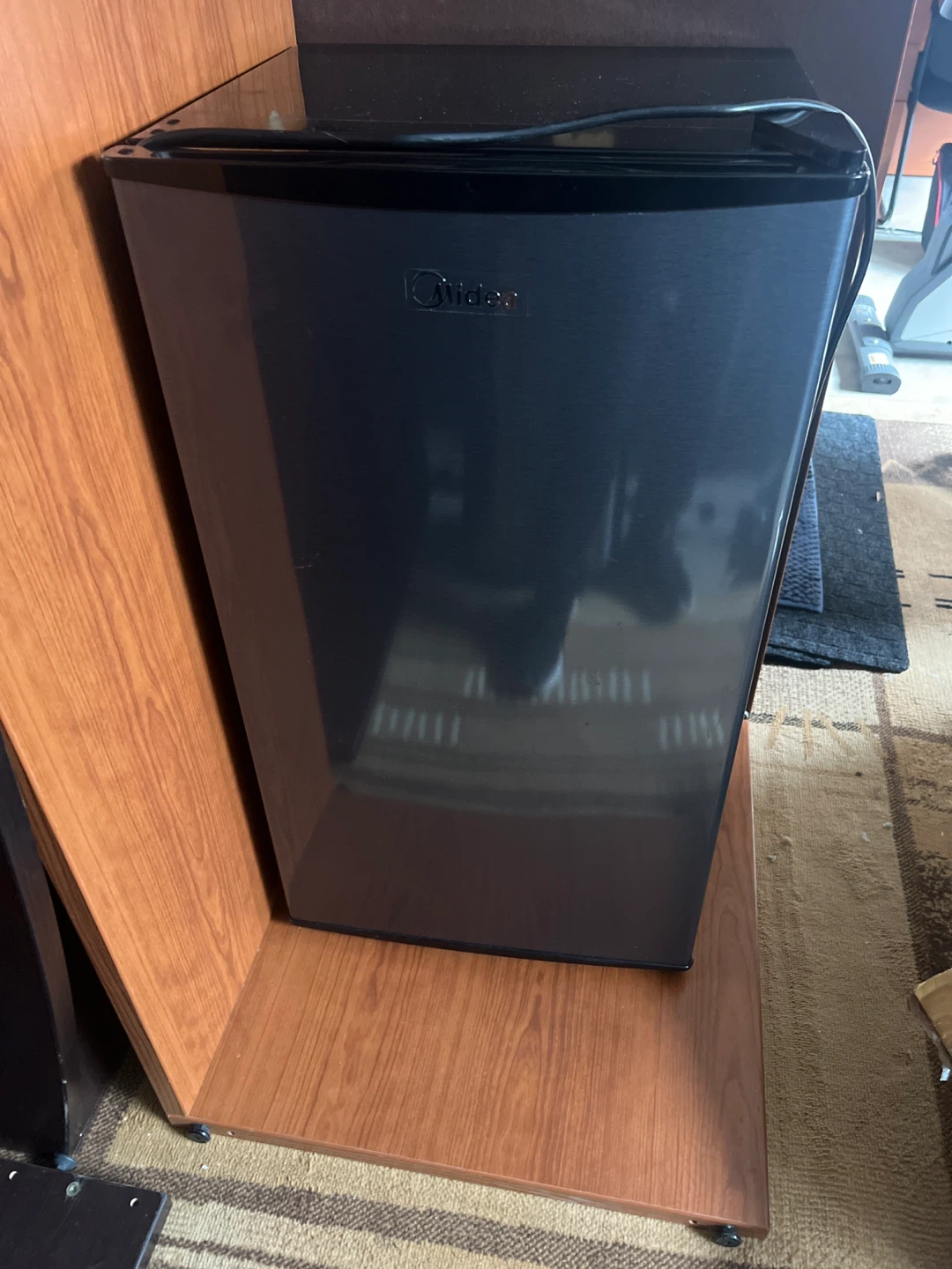 Midea Mini Fridge