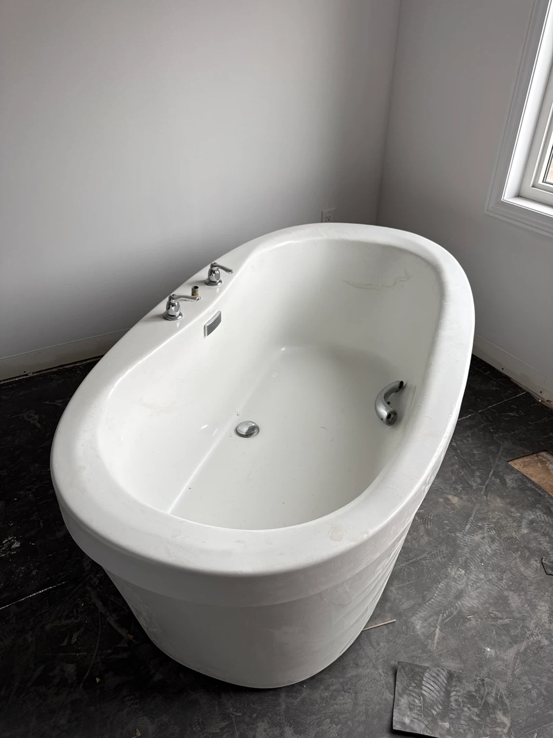 Oval Freestanding Bathtub