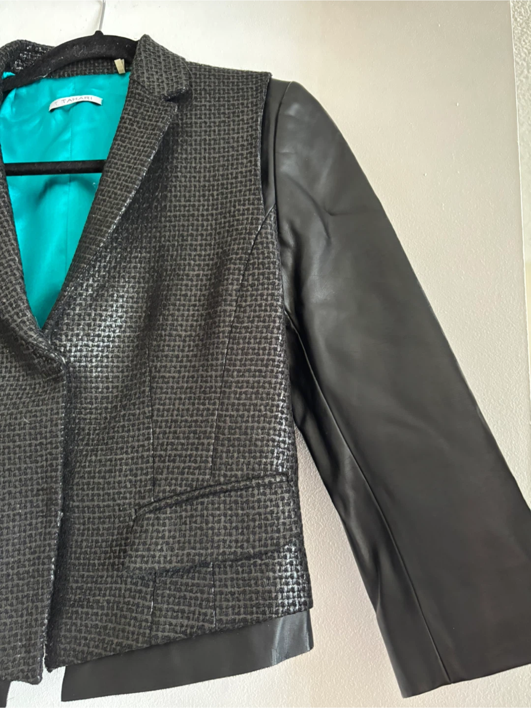 Black blazer with faux sleeves by Tahary - photo 4
