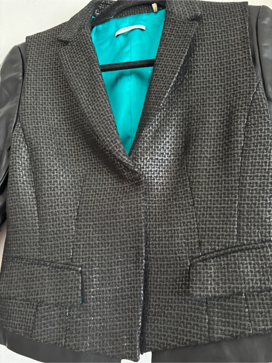 Black blazer with faux sleeves by Tahary - photo 2