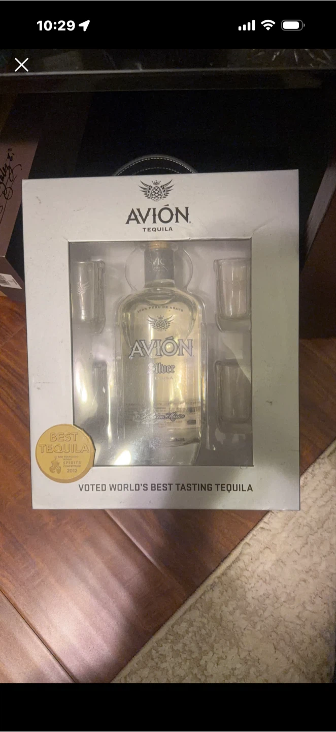 Avion Silver Tequila Gift Set with Shot Glasses