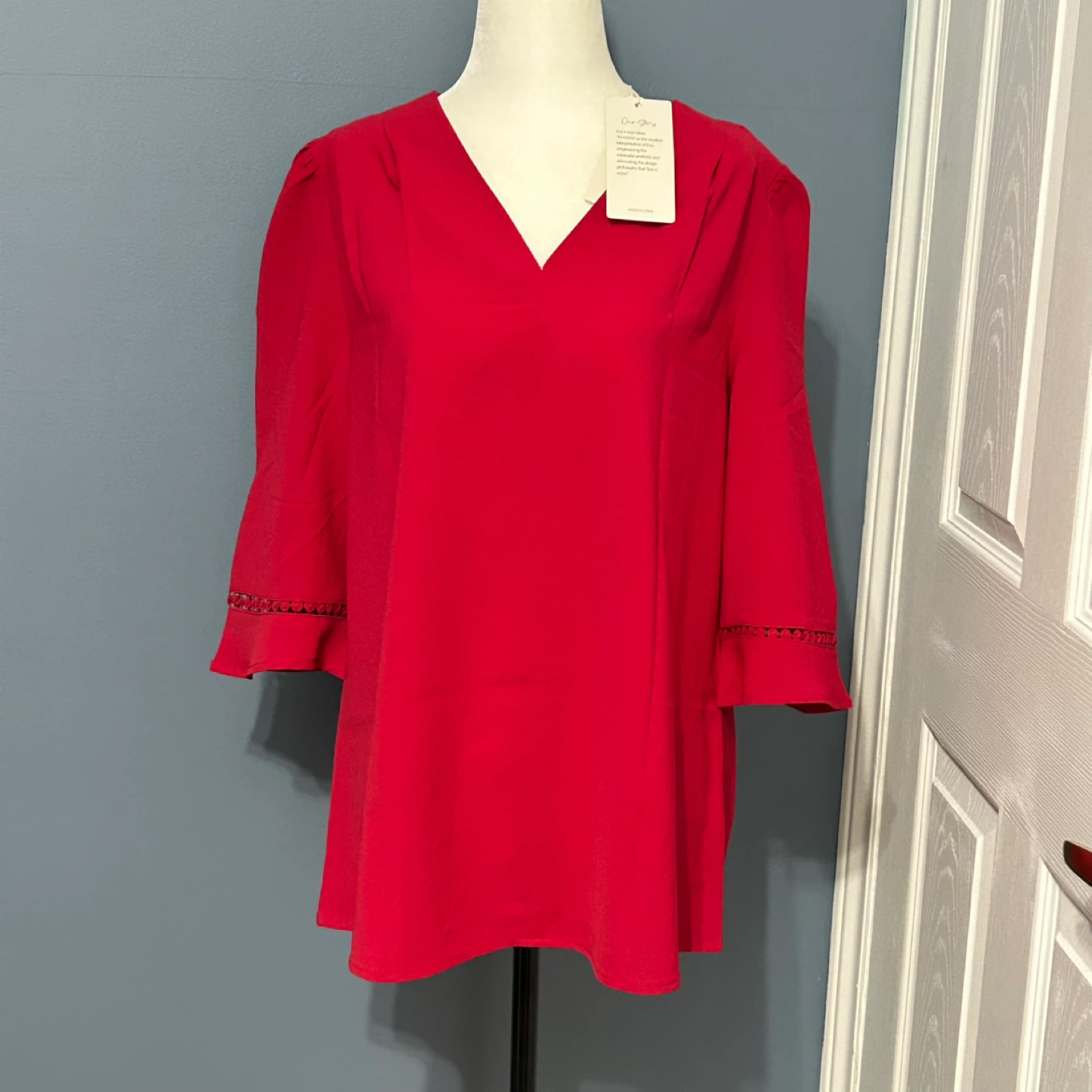 EVALESS Red V-Neck 3/4 Sleeve Top