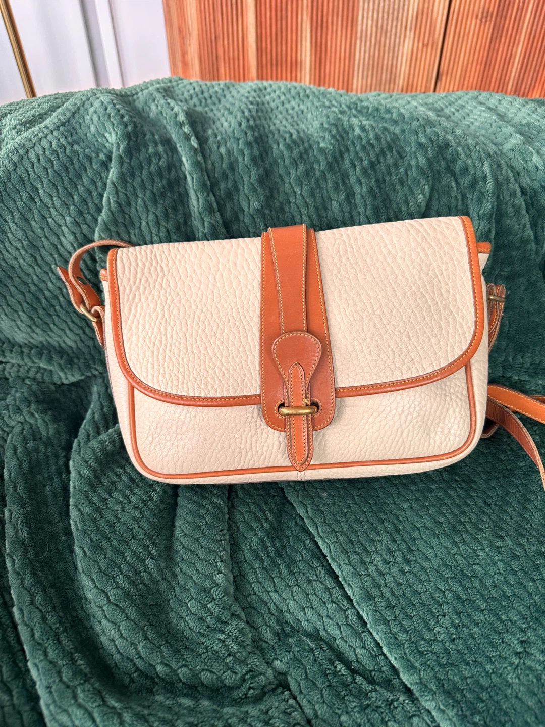 Vintage Dooney & Bourke crossbody bag