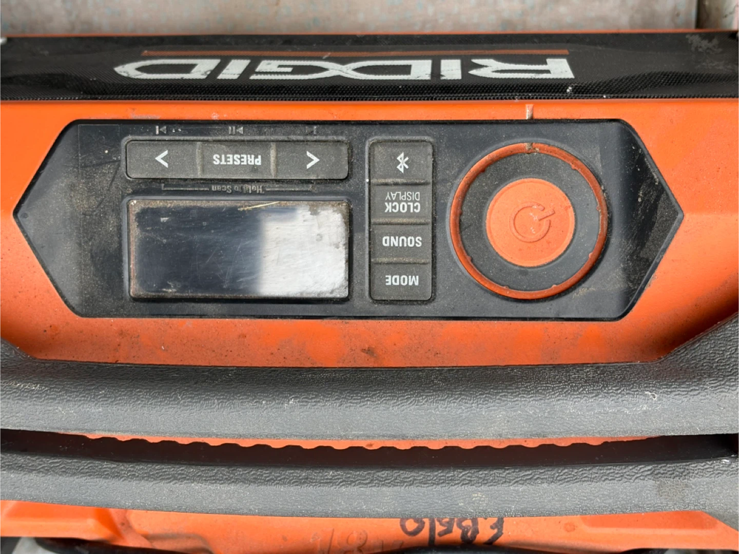 RIDGID 18V Jobsite Radio and Charger with Battery - photo 4