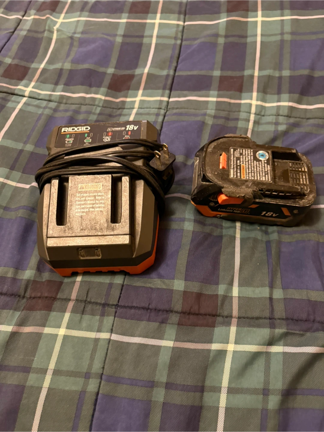 RIDGID 18V Jobsite Radio and Charger with Battery - photo 5
