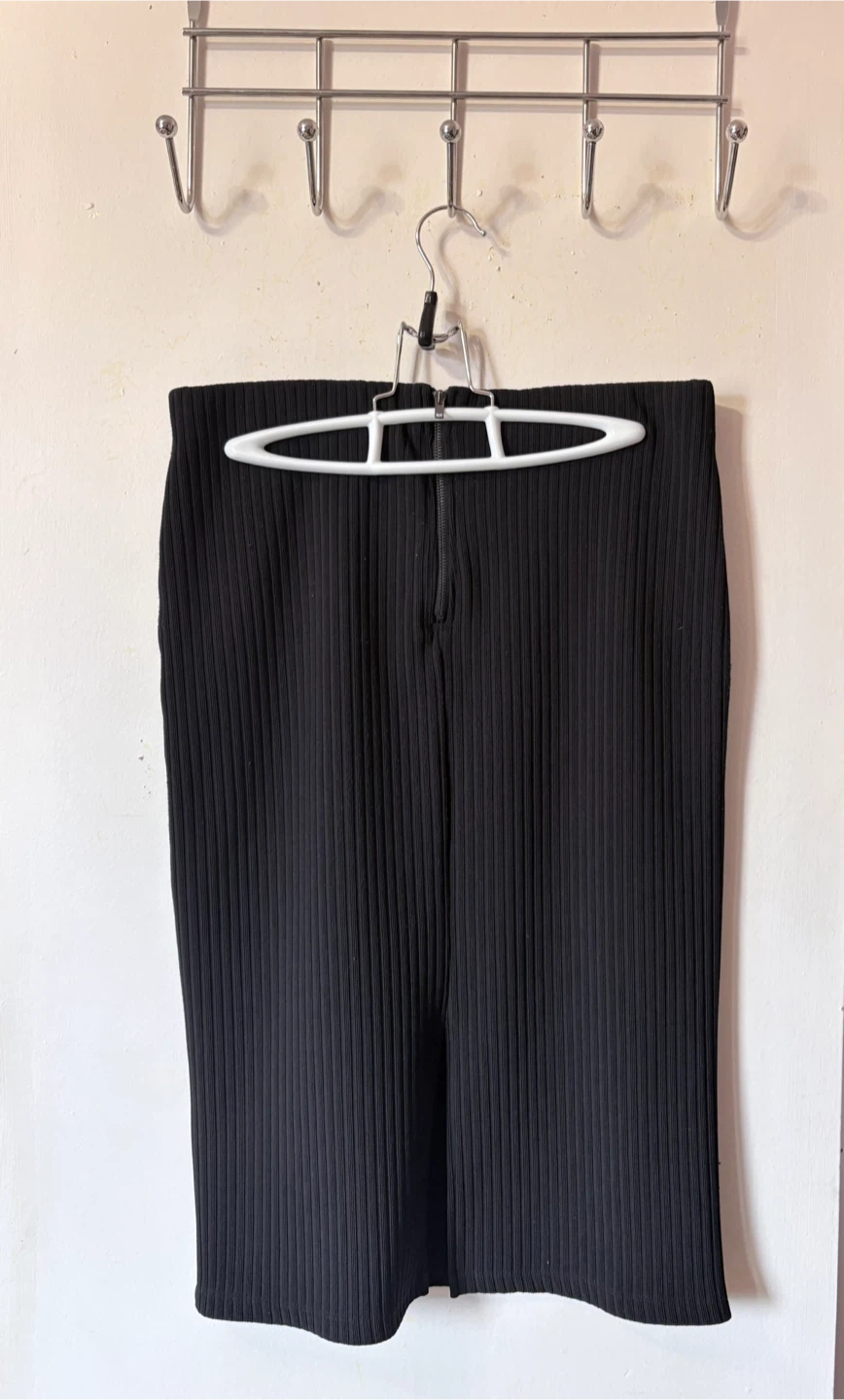 Black Ribbed Midi Skirt - photo 2