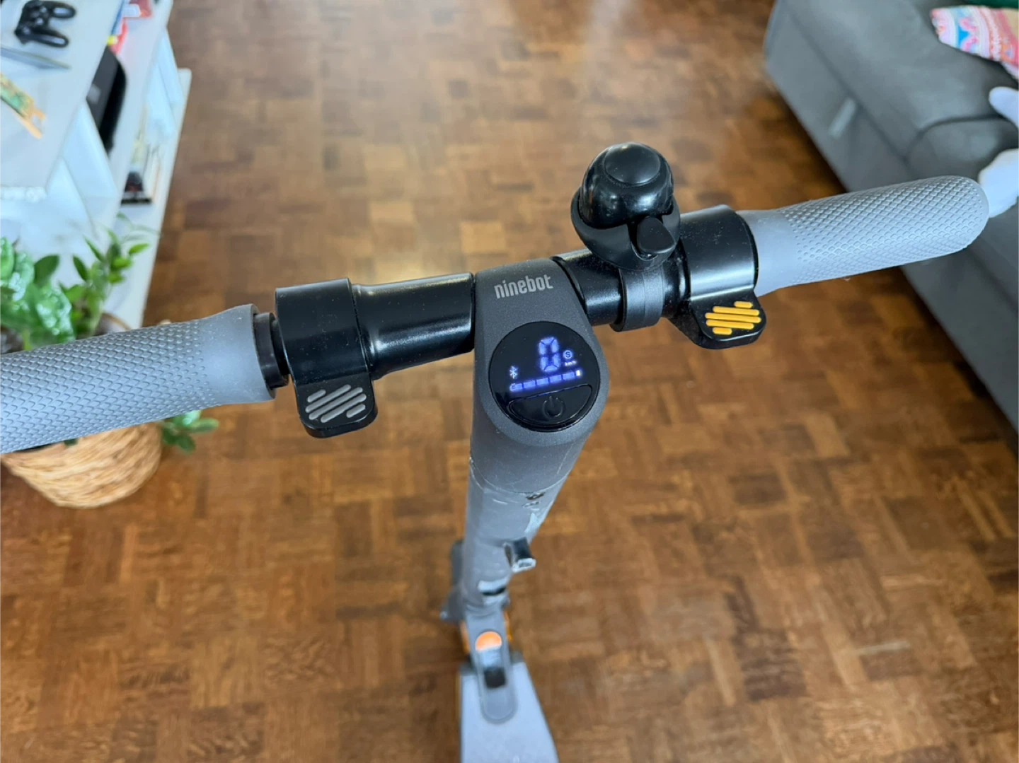 Segway Ninebot E25A Electric Scooter - photo 2