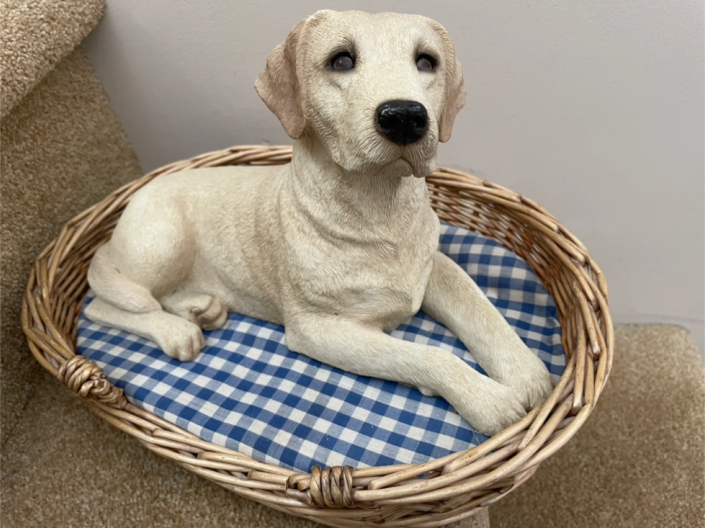 Resin Labrador Dog Figurine in Wicker Basket - photo 4