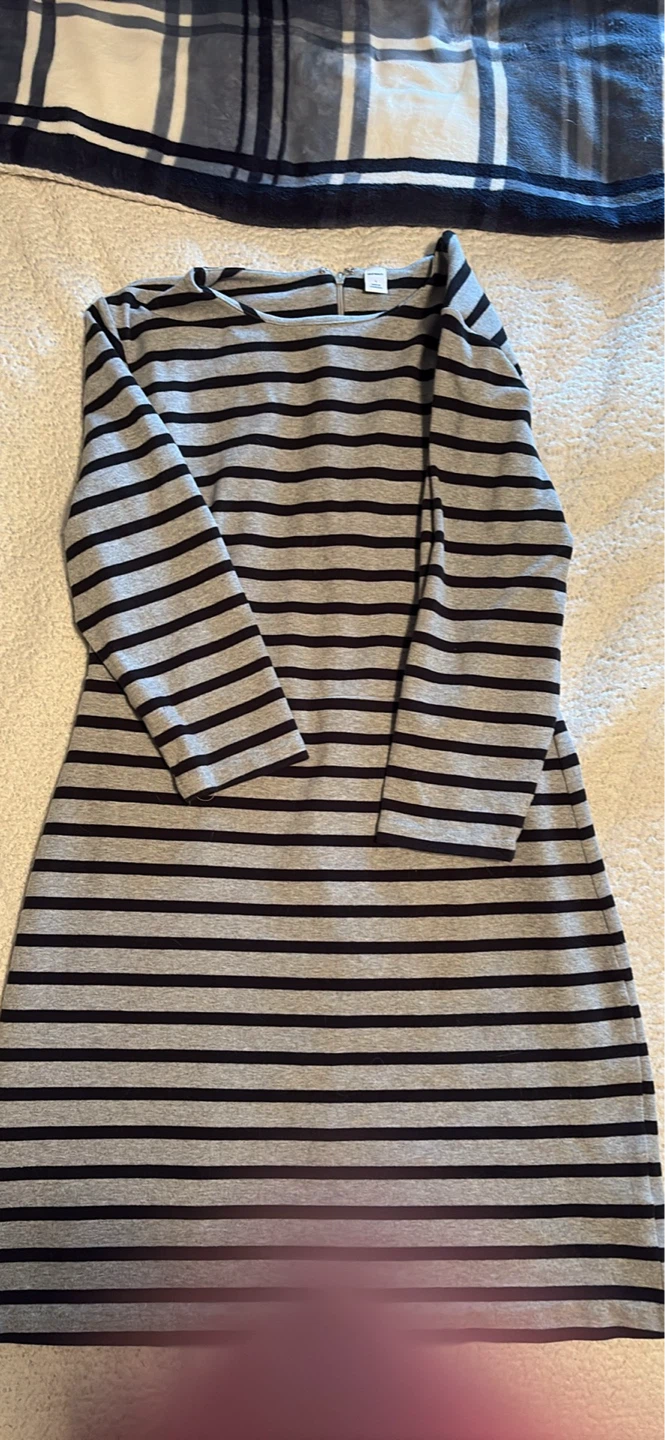 Old Navy Striped Long Sleeve Dress