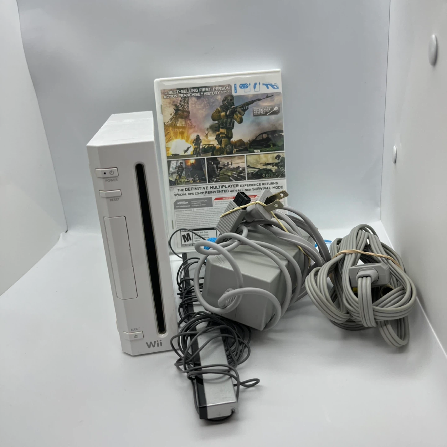 Tested & Working Backwards Compatible Wii + COD Modern Warfare 3 - photo 3