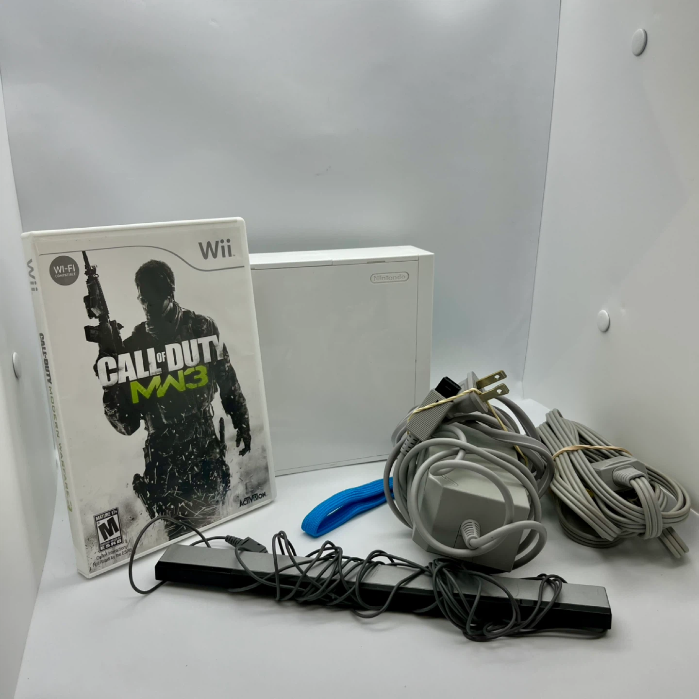 Tested & Working Backwards Compatible Wii + COD Modern Warfare 3 - photo 2