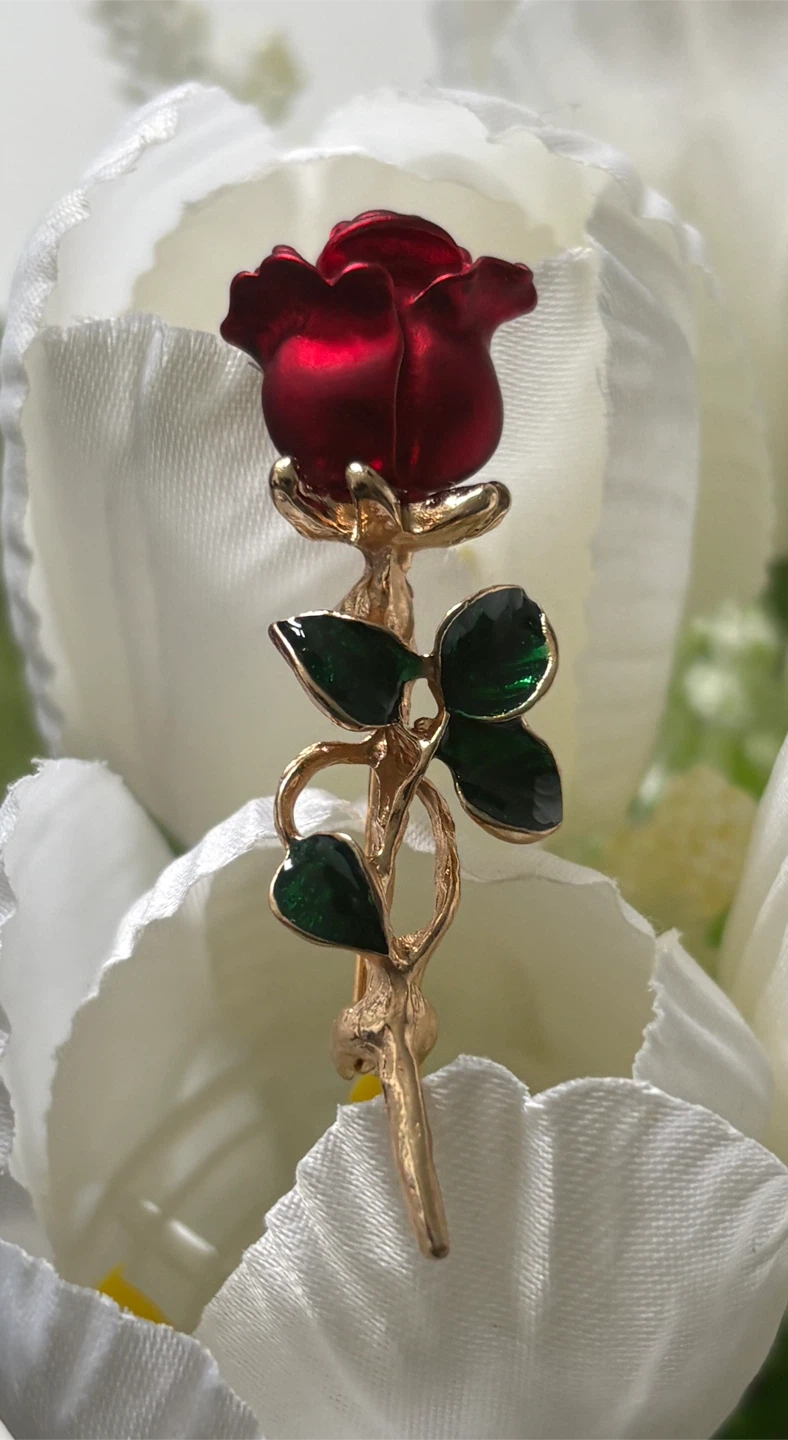 Beautiful Red Rose Brooch Pin!