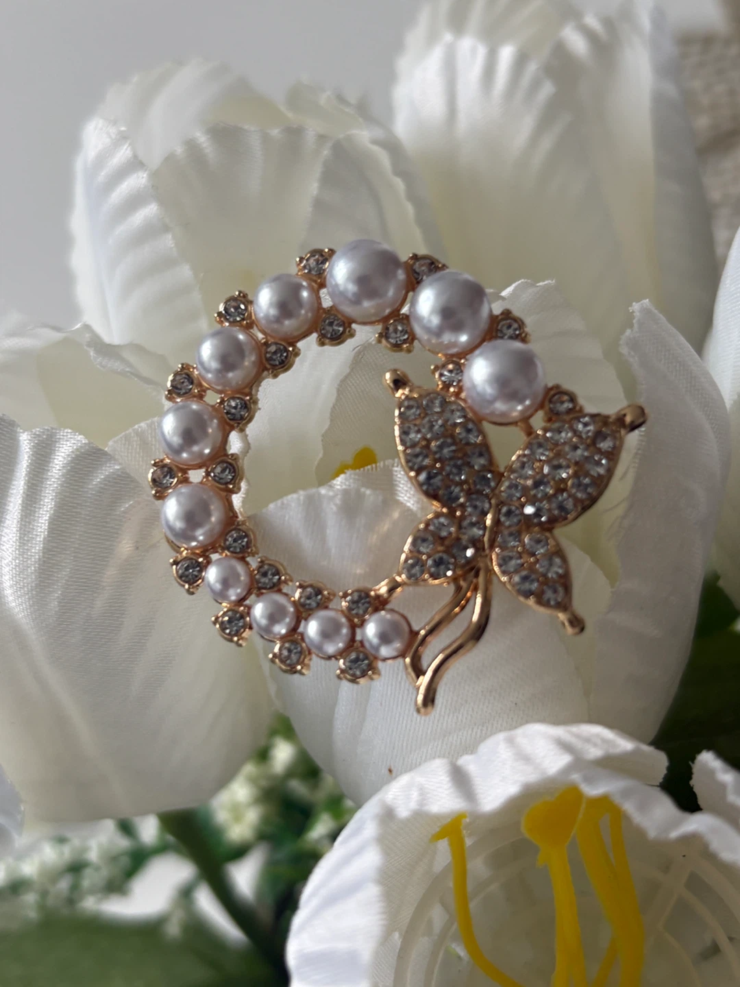 Gorgeous Gold tone butterfly and pearl wreath brooch - photo 4