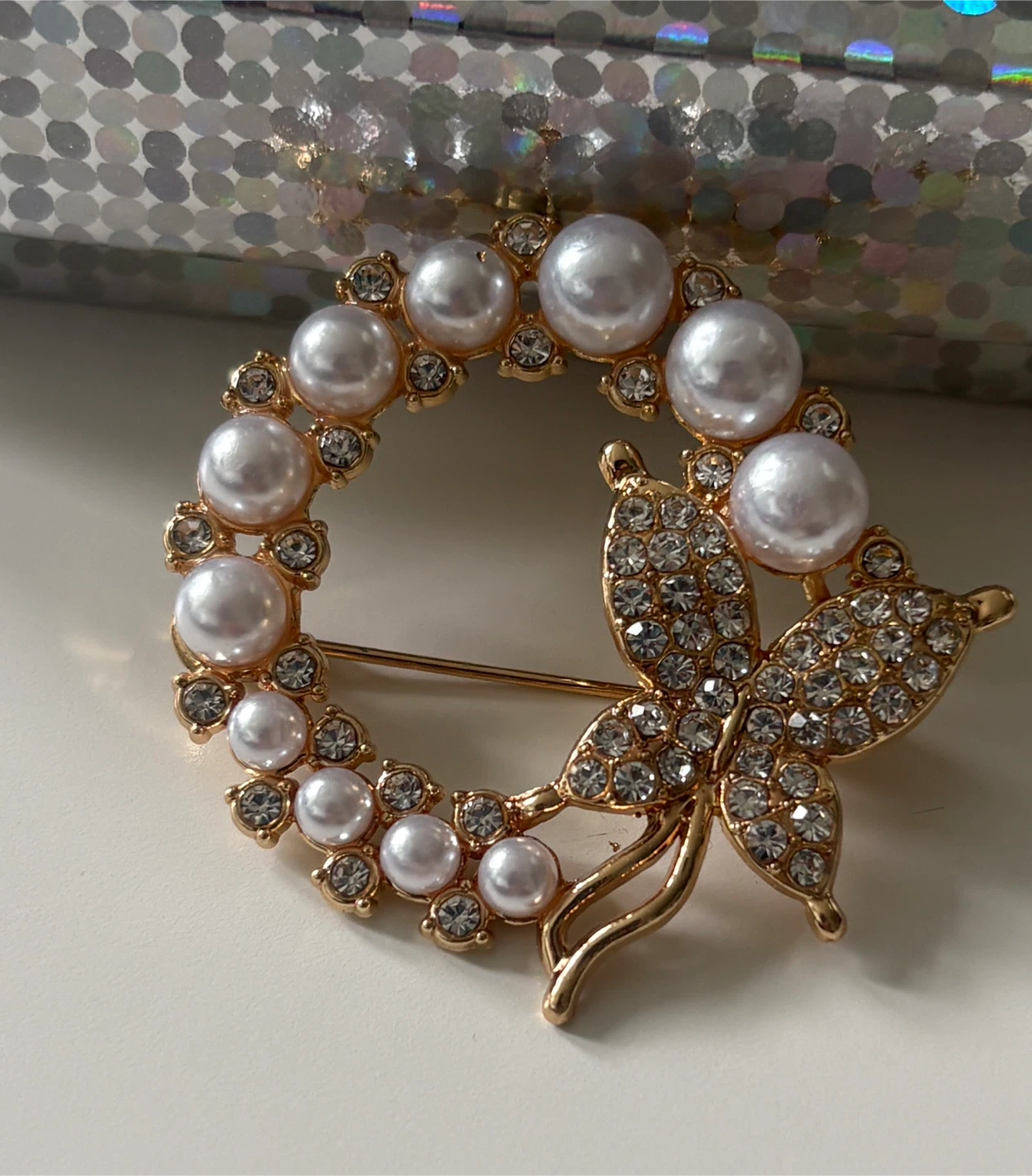 Gorgeous Gold tone butterfly and pearl wreath brooch - photo 3