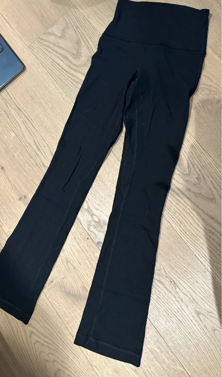 Lululemon Black Ribbed Flare Leggings/size 2