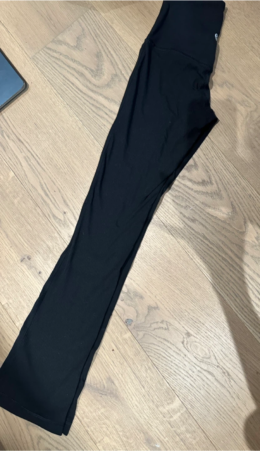 Lululemon Black Ribbed Flare Leggings/size 2 - photo 2