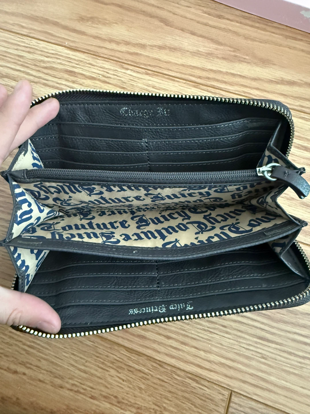 Juicy Couture Zip Around Wallet - photo 4