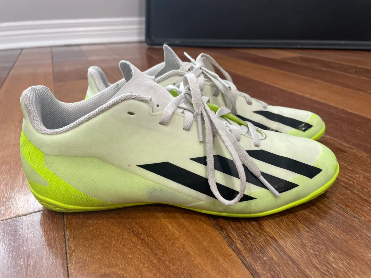 Adidas indoor Soccer shoes (for Futsal) youth 7
