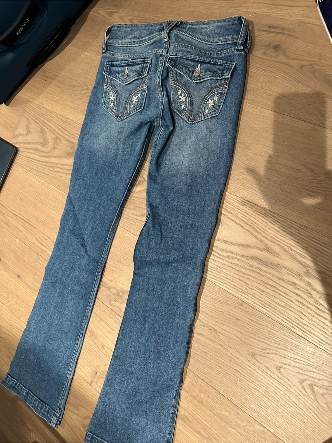 Hollister Ultra Low-Rise Boot Jeans Size 00 or 24W - photo 4