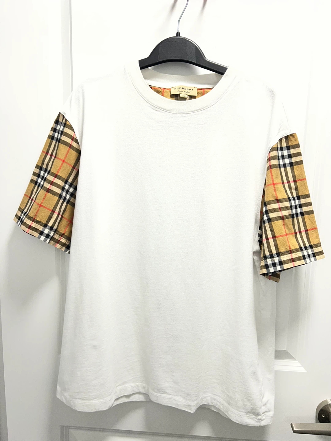 Burberry Short Sleeve T-Shirt - Size M