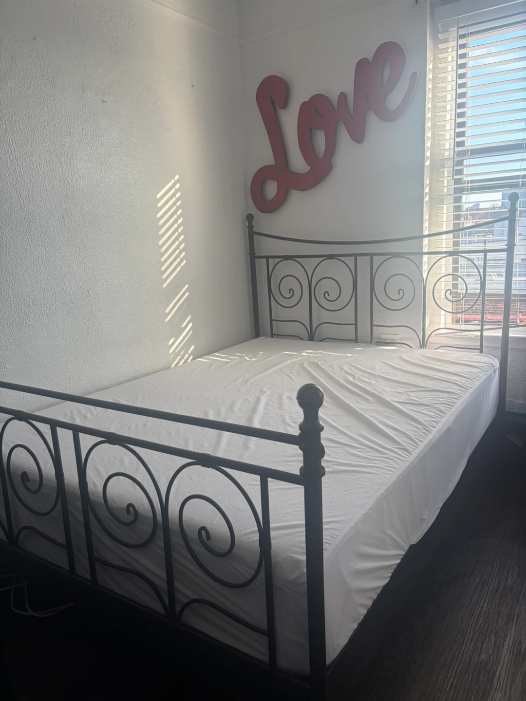 Queen Size Tempur-Pedic Mattress & Bed Frame