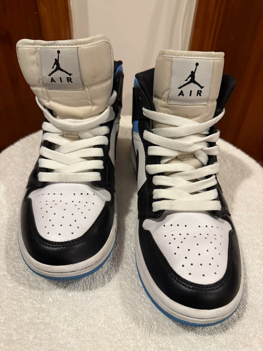 Air Jordan 1 Mid SE "University Blue"