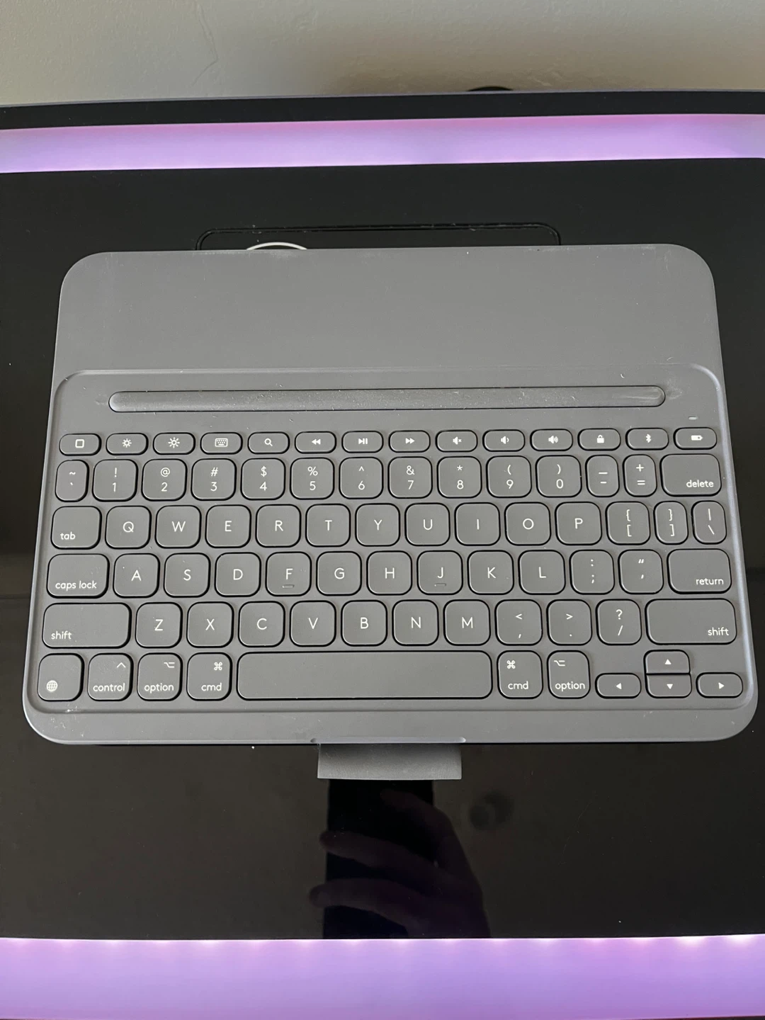 Apple iPad (10th gen) 64GB Red with Logitech Keyboard and Pencil - photo 2
