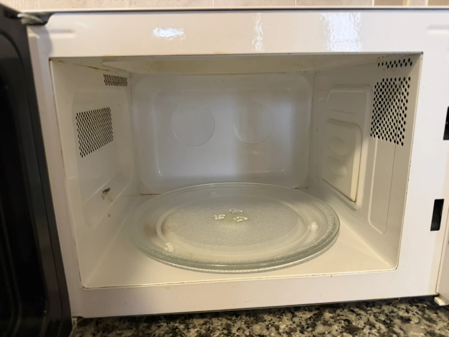 Magic Chef White Microwave - photo 2